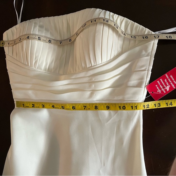 COLORS DRESS Ivory Long PLeated A Line Strapless Wedding Gown NWT Womens XS - Picture 12 of 15